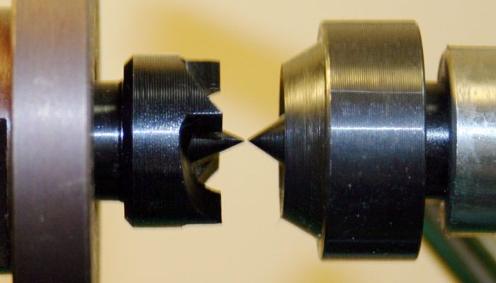 The headstock and the tailstock of the wood lathe