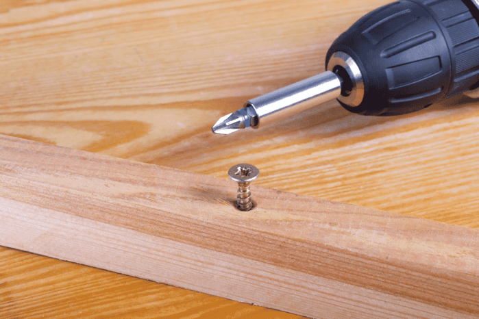 Screw tool time with magnetic holder