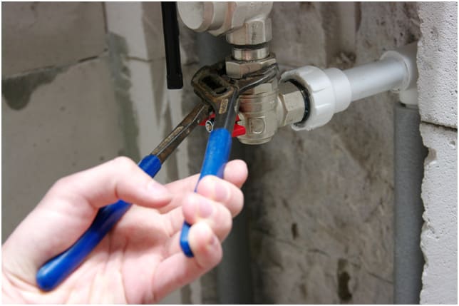 How To Winterize  Pipes and Plumbing Devices 