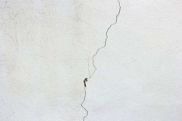 seal-holes-and-cracks