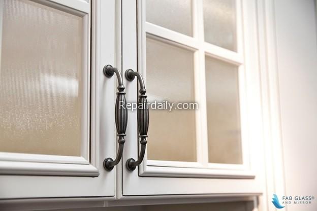 Glass In Kitchen Cabinets 
