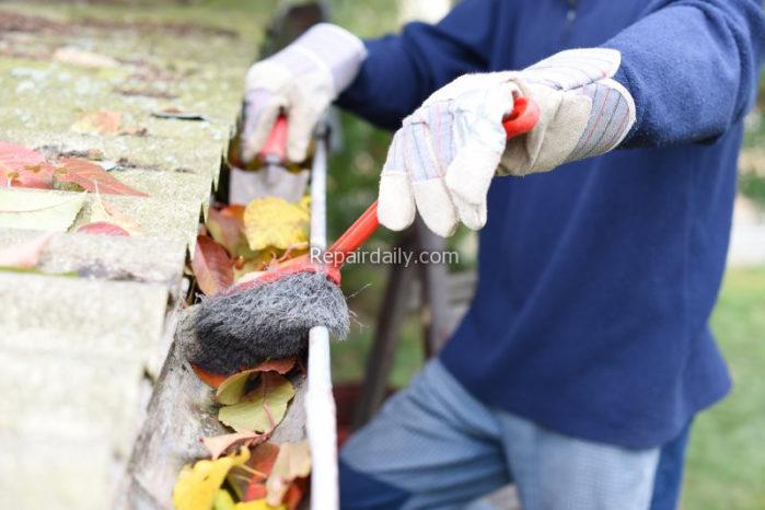 cleaning gutter