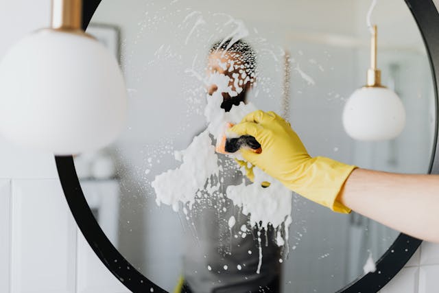 mirror cleaning