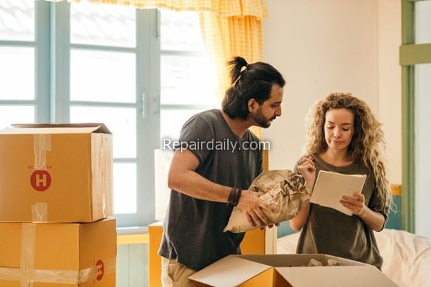 couple home moving checklist