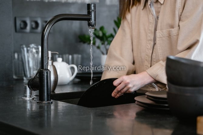 lady washing dishes