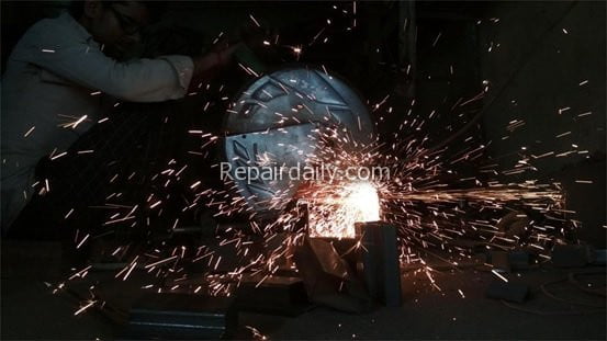using stainless steel cutting saw