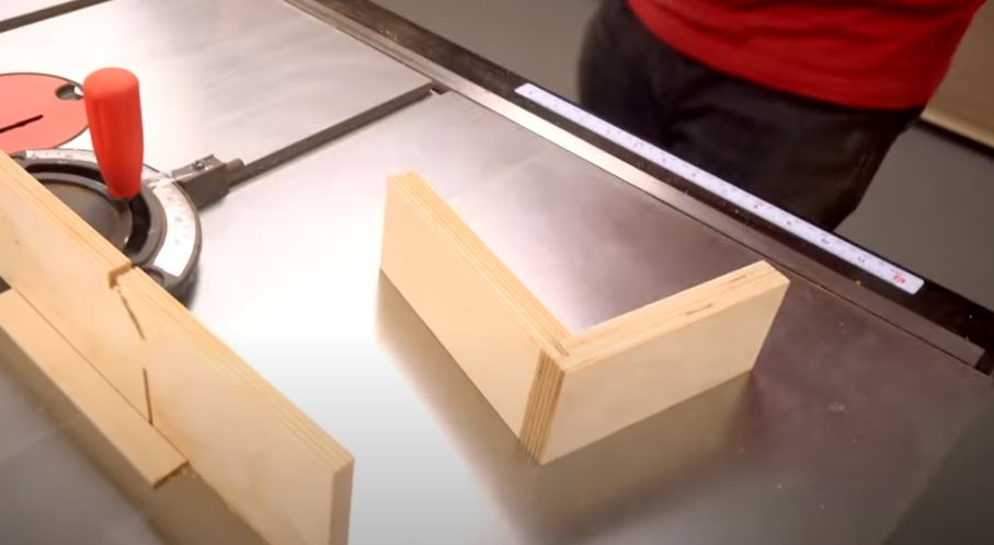 How To Join Two Pieces of Wood at 90 Degrees