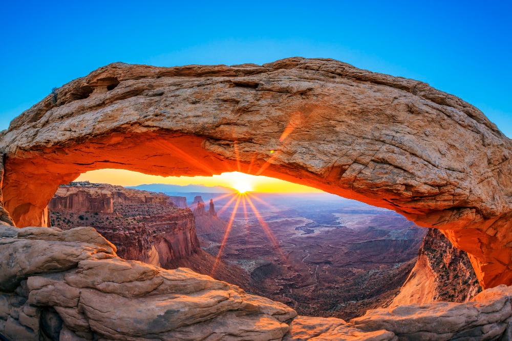 sunrise-mesa-arch-canyonlands-national-park-near-moab-utah-usa
