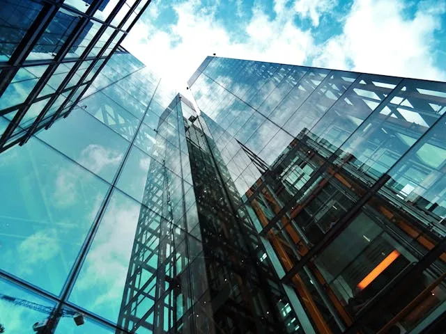 Do You Need to Check The Credentials of a Glass Company Near Me?